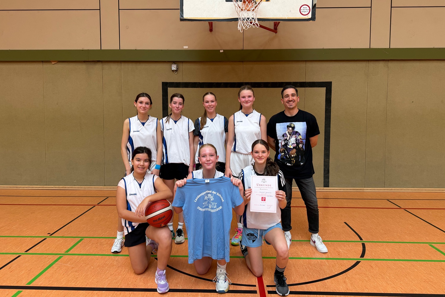 Unser Mädchen-Basketball-Team dominiert bei den Stadtmeisterschaften